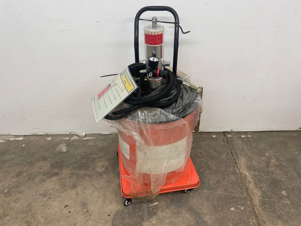 GREASE PUMP