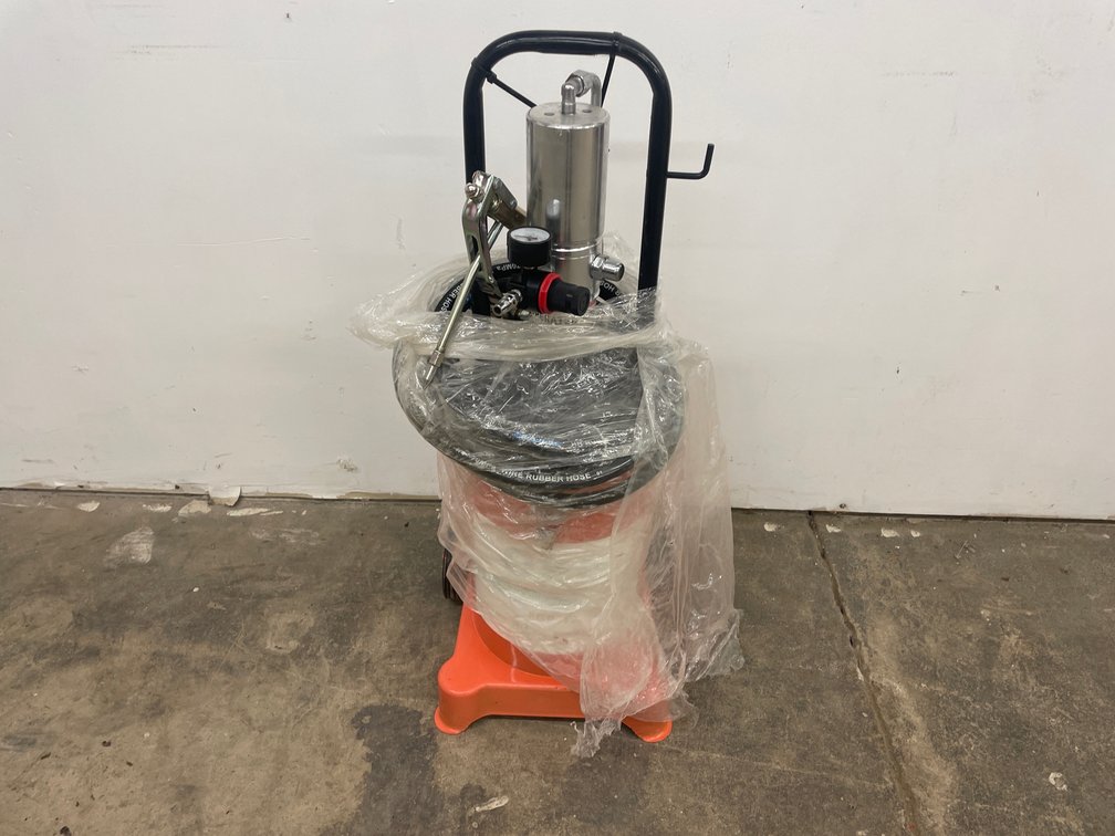 GREASE PUMP
