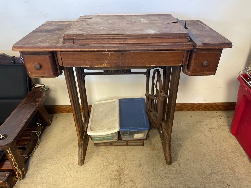 SEWING TABLE