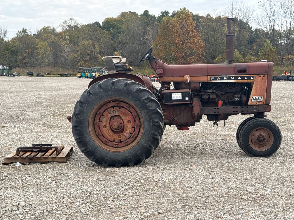 FARMALL 706