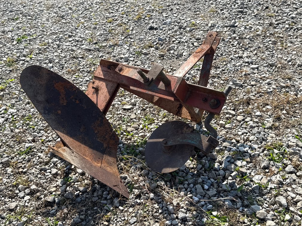SINGLE BOTTOM PLOW