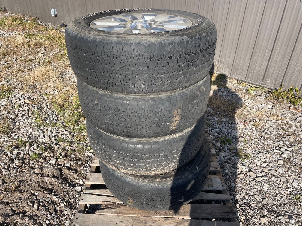 TOYOTA WHEELS & TIRES