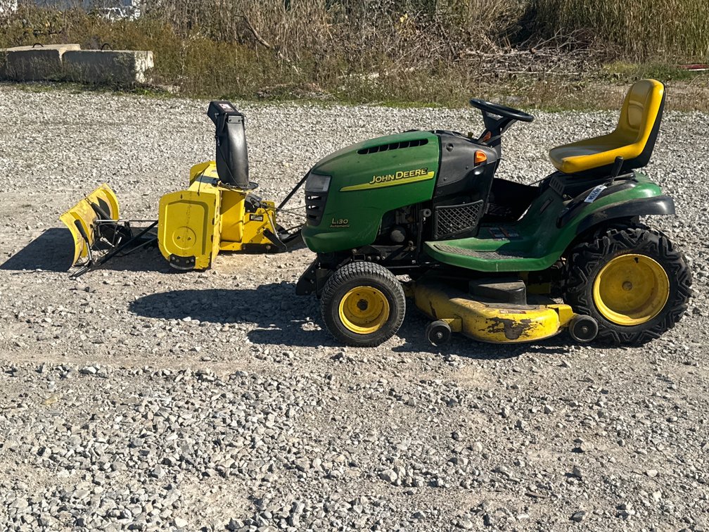 JD L130 LAWNMOWER & ACCESSORIES