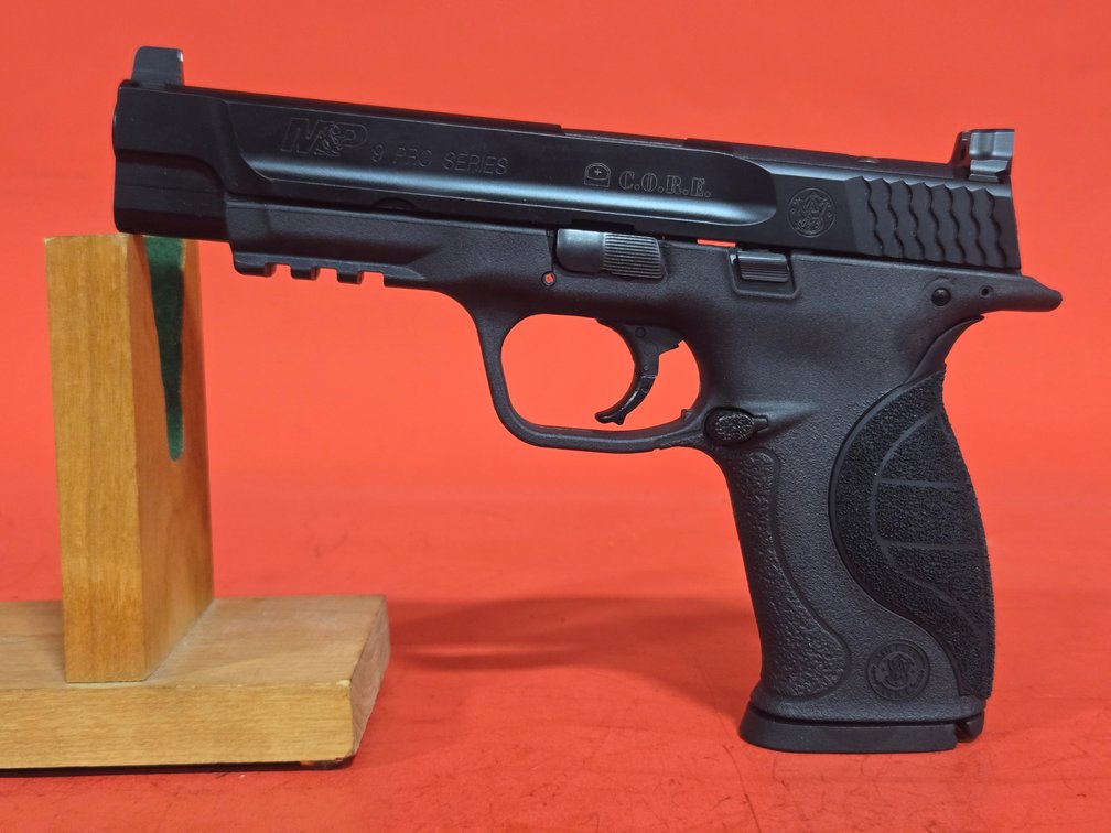 Smith & Wesson M&P9 PRO SERIES C.O.R.E.