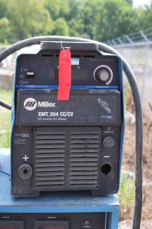 MILLER XMT 304 WELDER