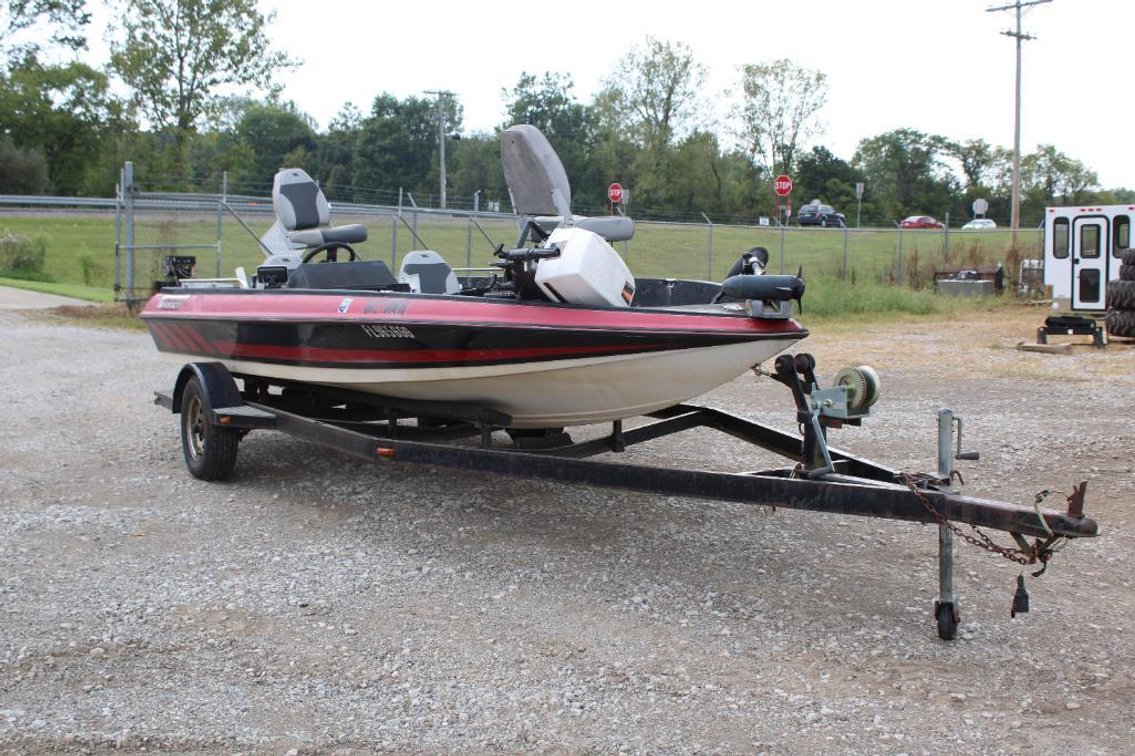 WINNER TOURNAMENT 2000 BOAT