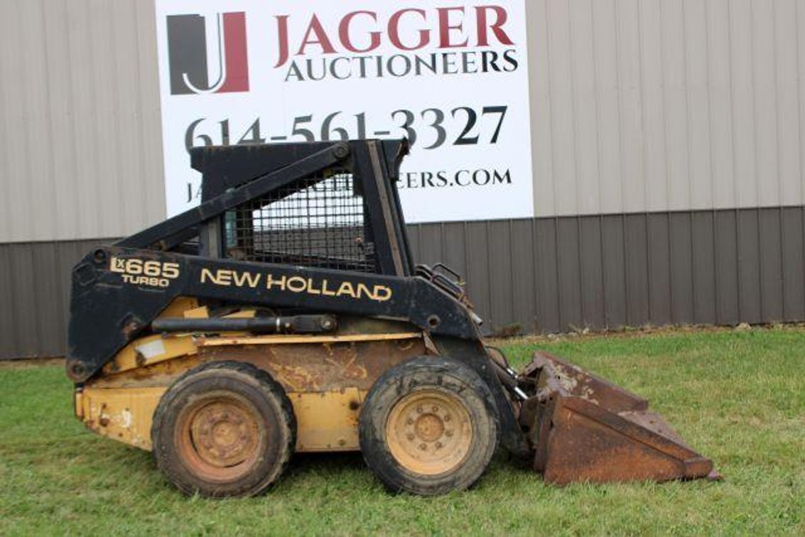 NEW HOLLAND LX665 SKID LOADER
