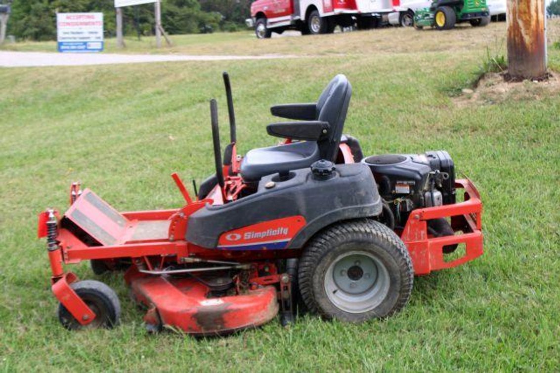 SIMPLICITY ZERO TURN MOWER