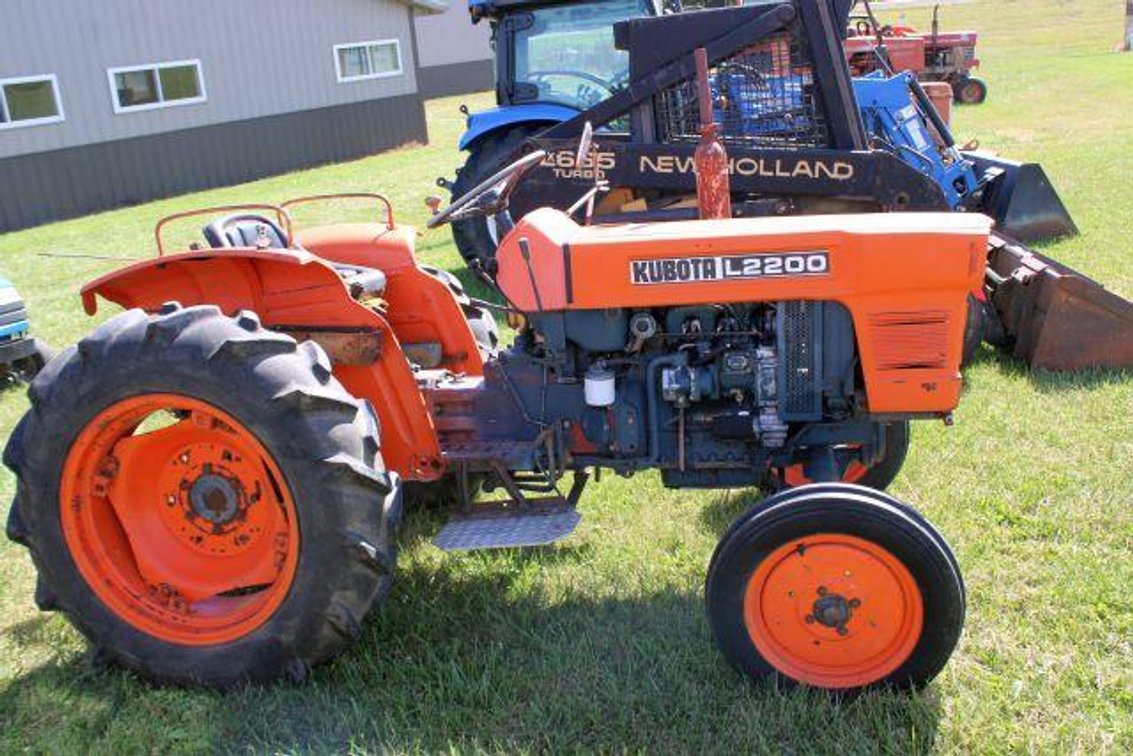 KUBOTA L2200 TRACTOR 