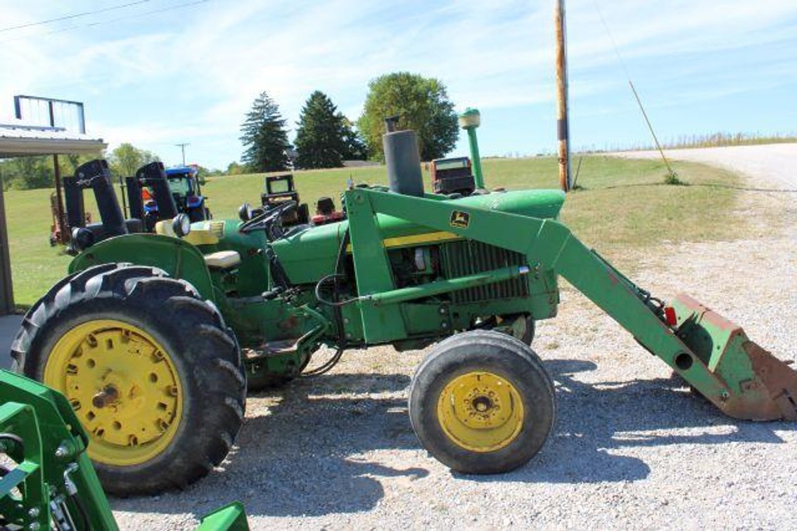 JOHN DEERE 1020 LOADER TRACTOR