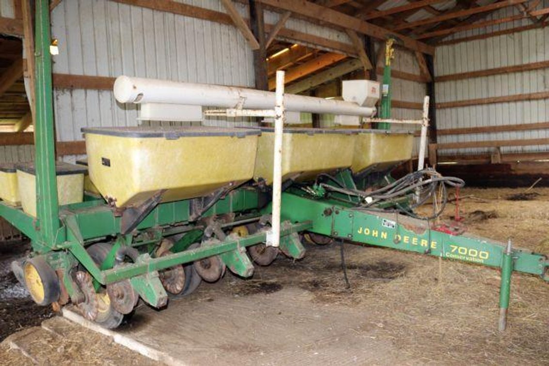 Image for FARM EQUIPMENT-ZERO TURN-CAMPER