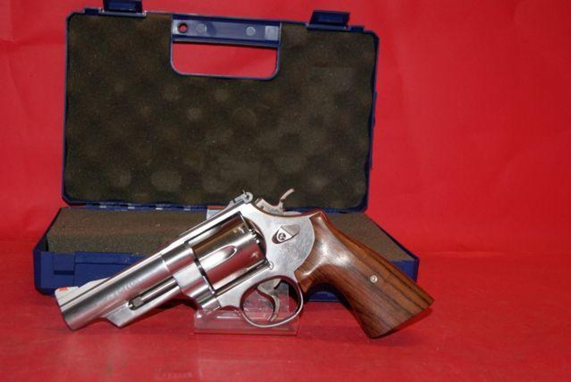 SMITH & WESSON 629 REVOLVER 44 MAGNUM