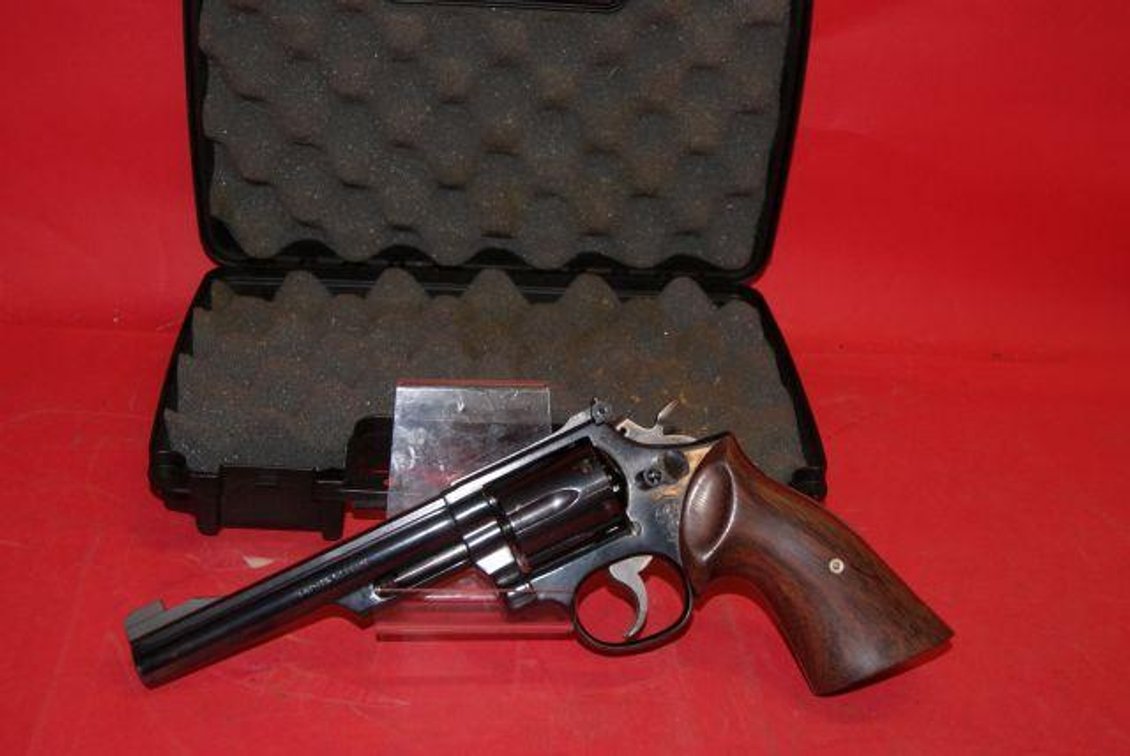 SMITH & WESSON MODEL 19 357 MAG REVOLVER