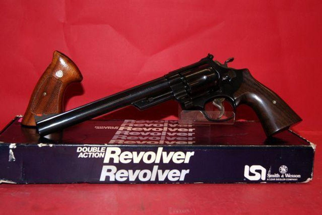 SMITH AND WESSON MODEL 29 44 MAG REVOLVER