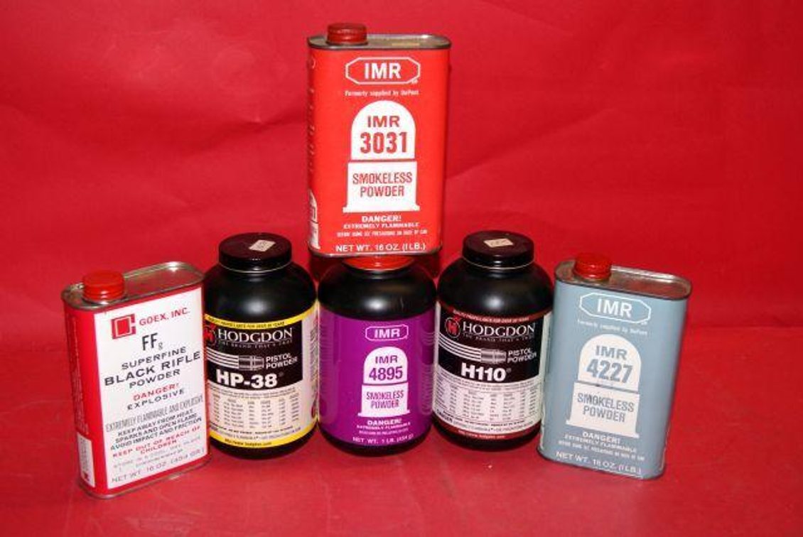 6 CONTAINERS OF POWDER