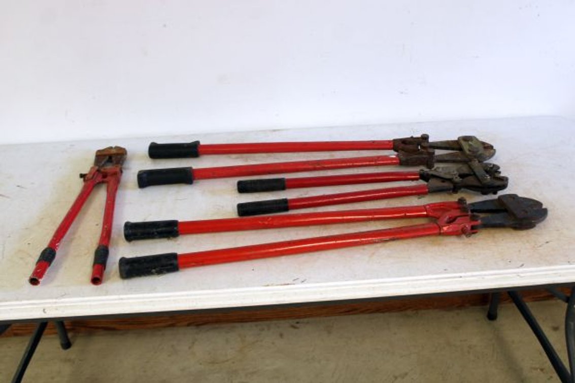 4 BOLT CUTTERS