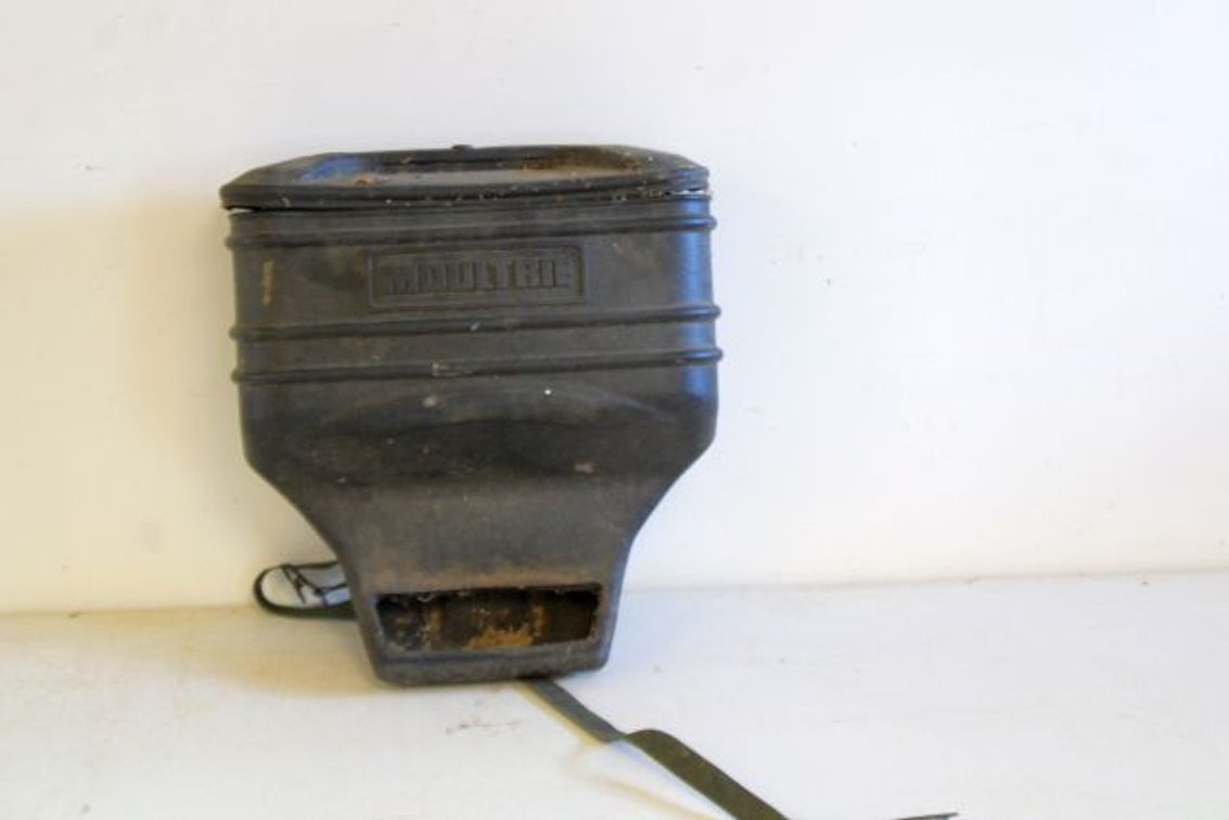 PLASTIC FEEDER