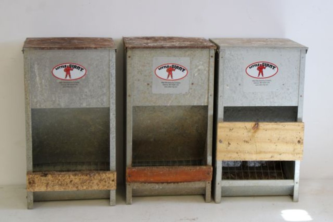 3 LITTLE GIANT FEEDERS