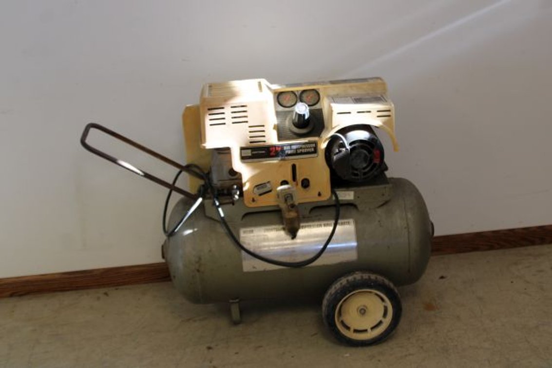2 HP AIR COMPRESSOR
