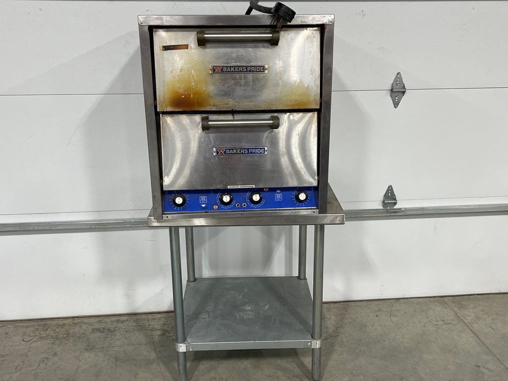BAKERS PRIDE OVEN AND TABLE