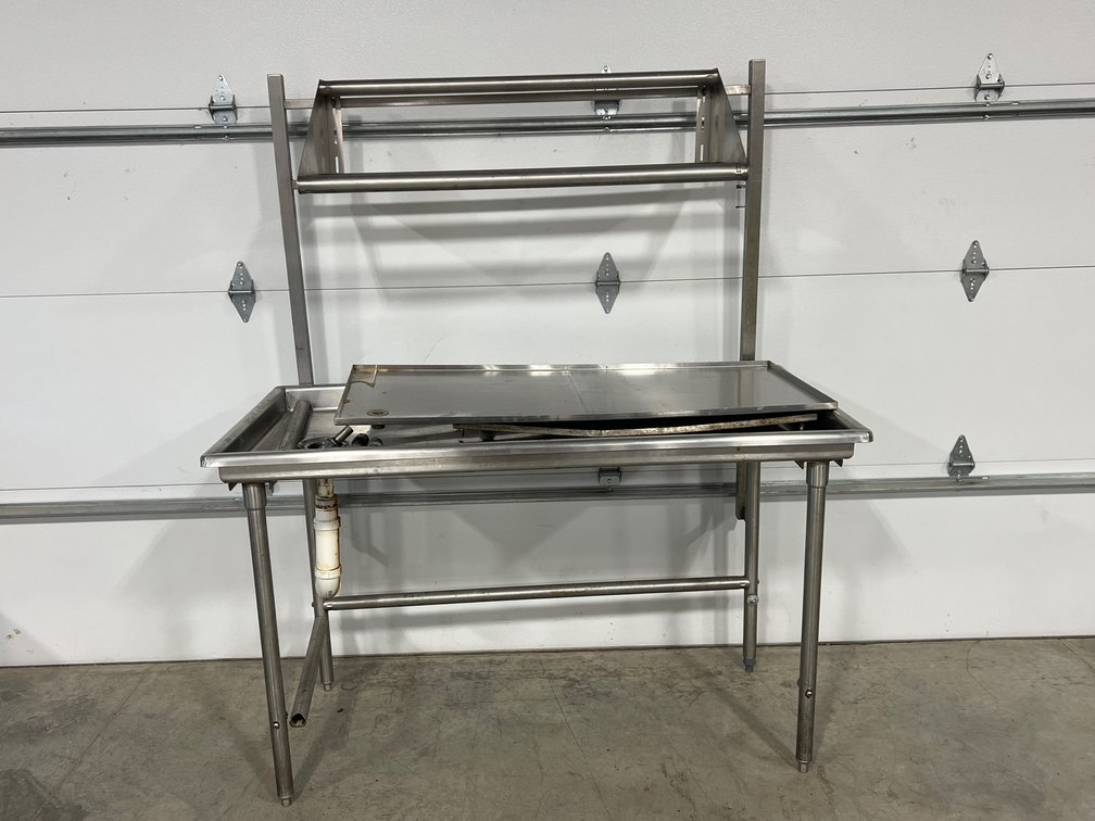 STAINLESS TABLE W/ STORAGE