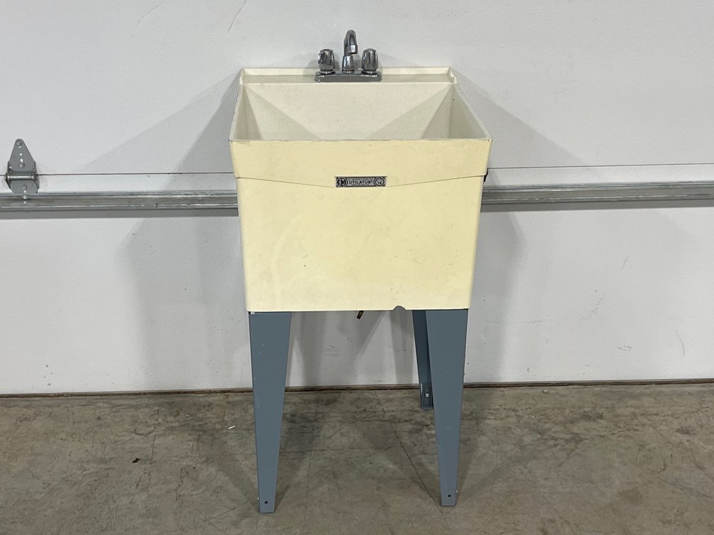 COMMERCIAL SINK