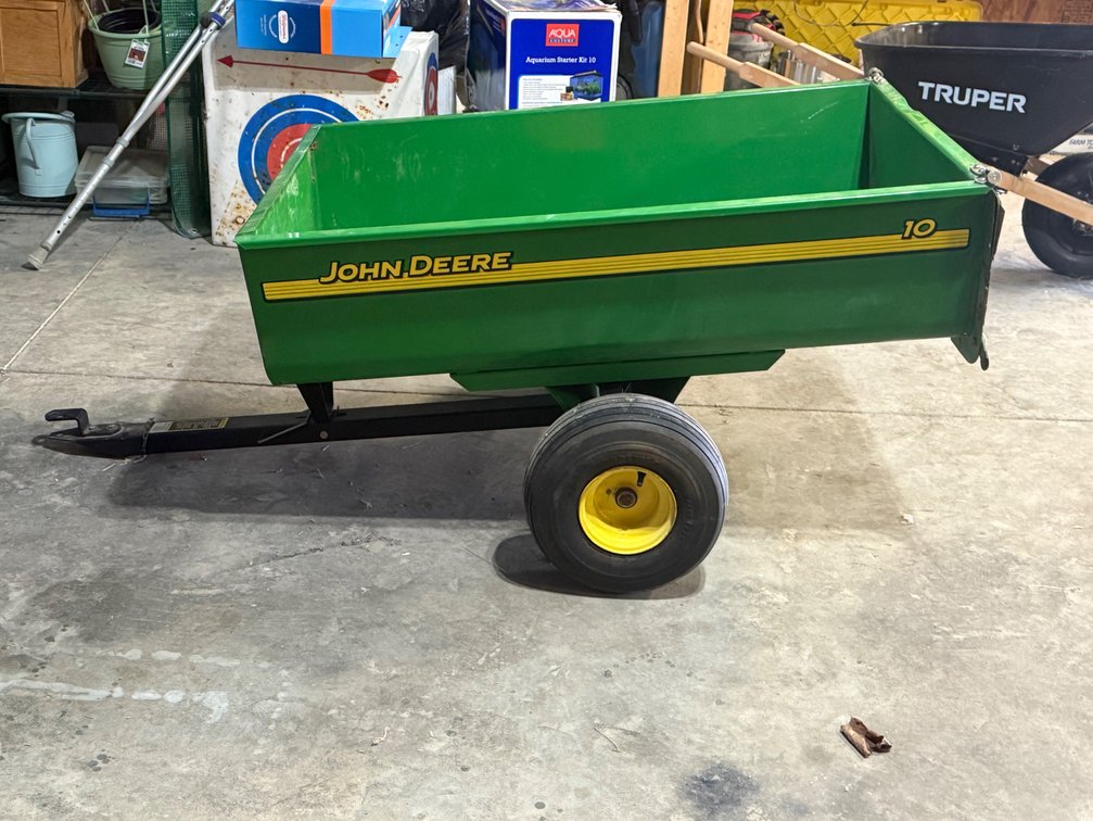 JOHN DEERE 10 YARD CART