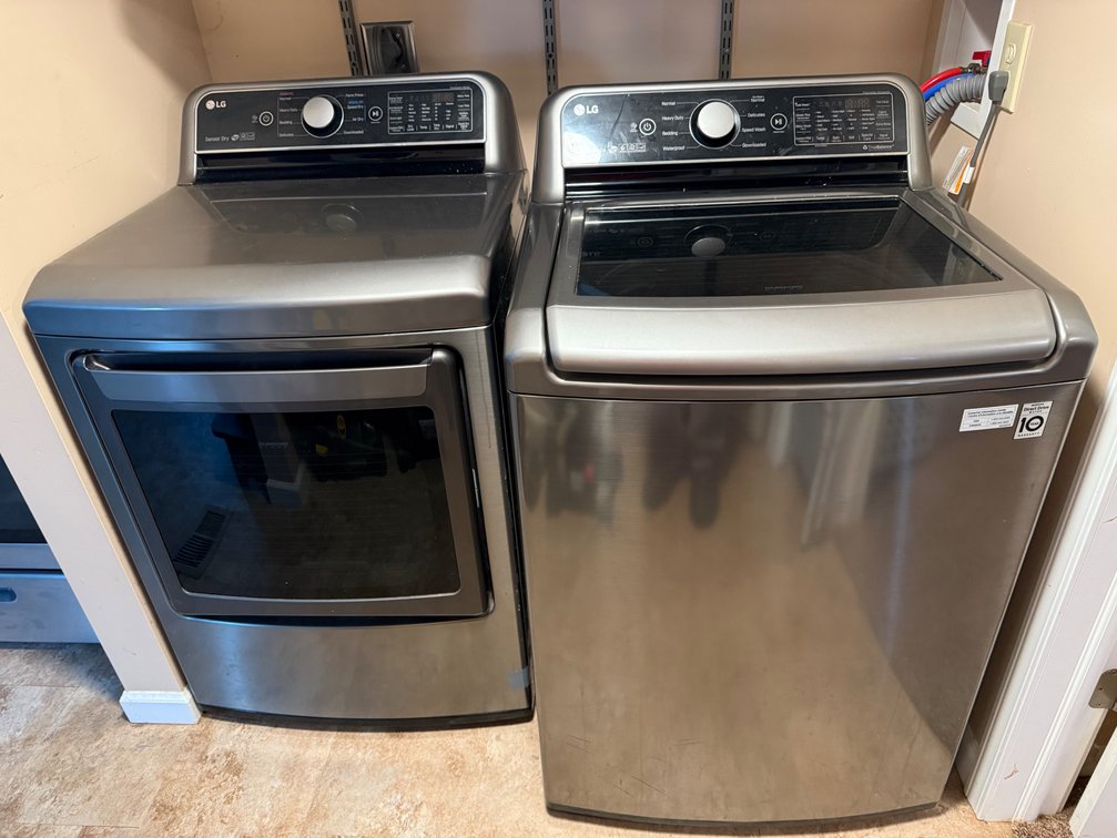 LG WASHER AND DRYER 