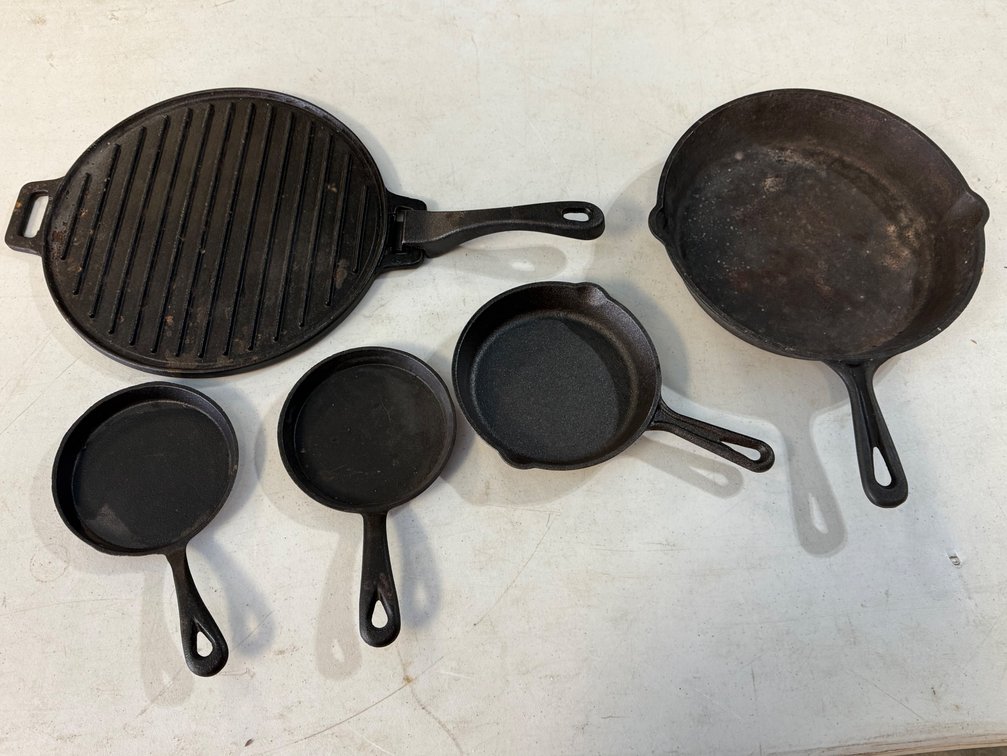 CAST IRON SKILLETS