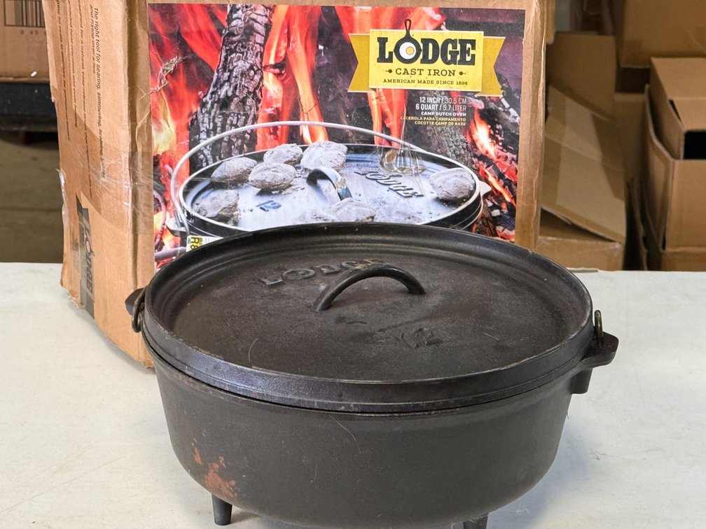LODGE CAMP DUTCH OVEN 