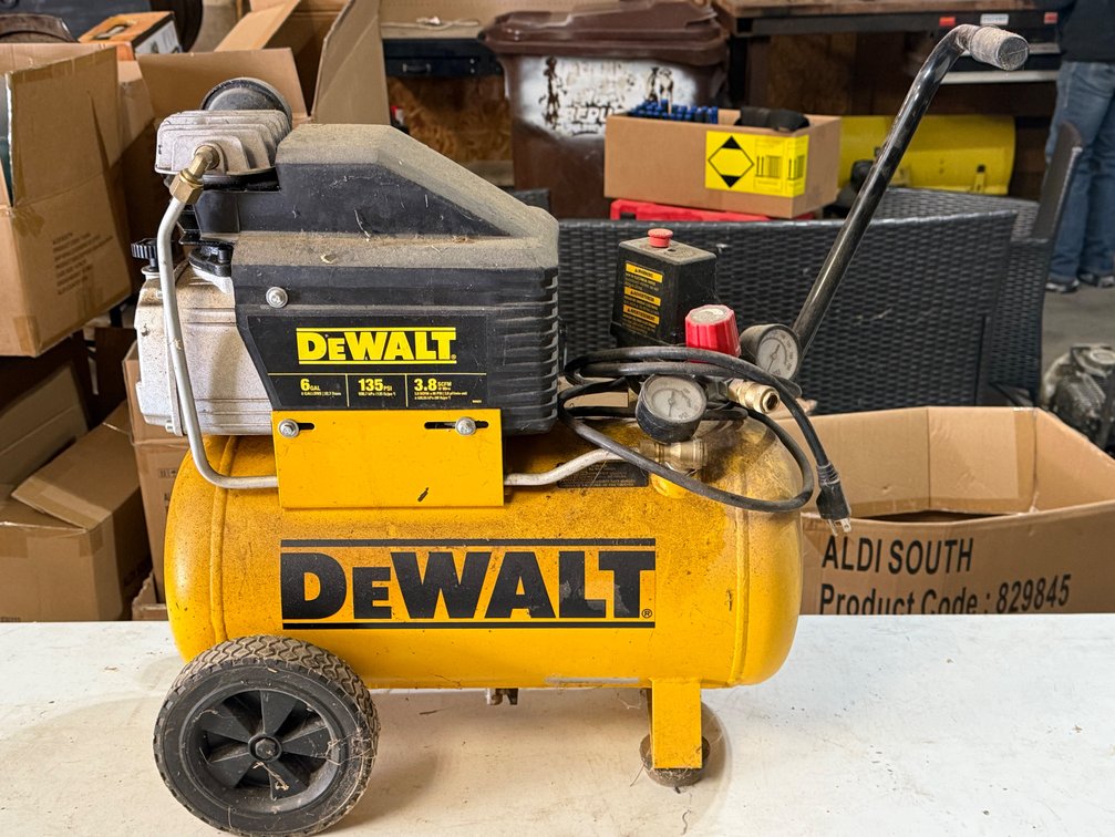 DEWALT AIR COMPRESSOR 