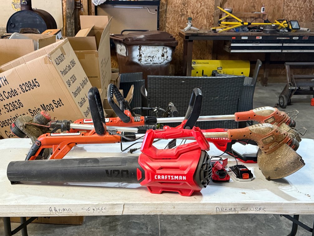 CORDLESS LAWN TOOLS