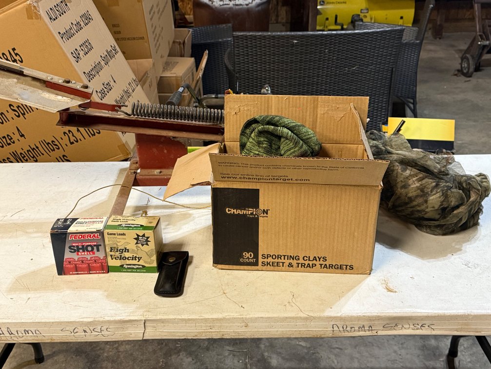 CLAY THROWER, CLAYS, KNIFE