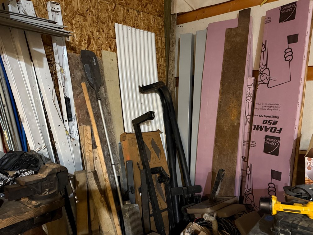 CORNER CONTENTS 