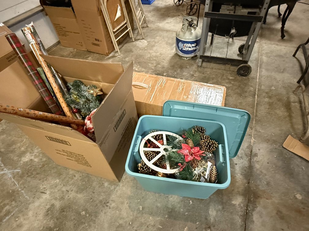 CHRISTMAS DECOR