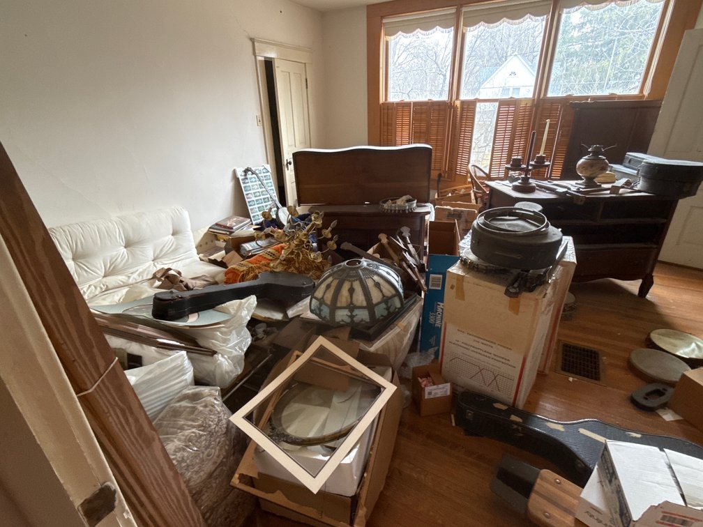 LAMPS, BANJOS, PARTS, FUENITURE