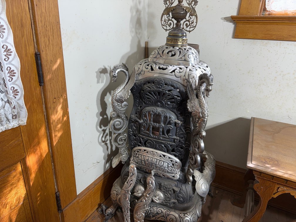NO. 213 SUPERIOR RADIATOR WOOD STOVE