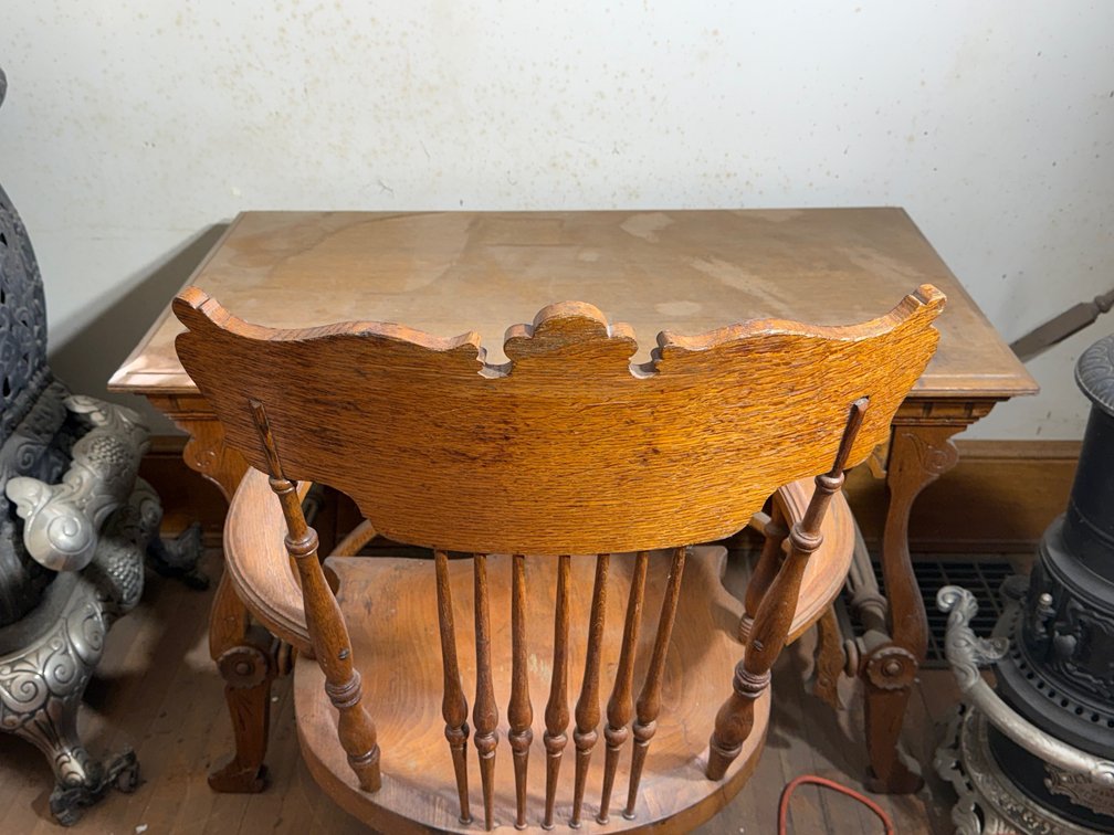 DESK W/ OFFICE CHAIR 