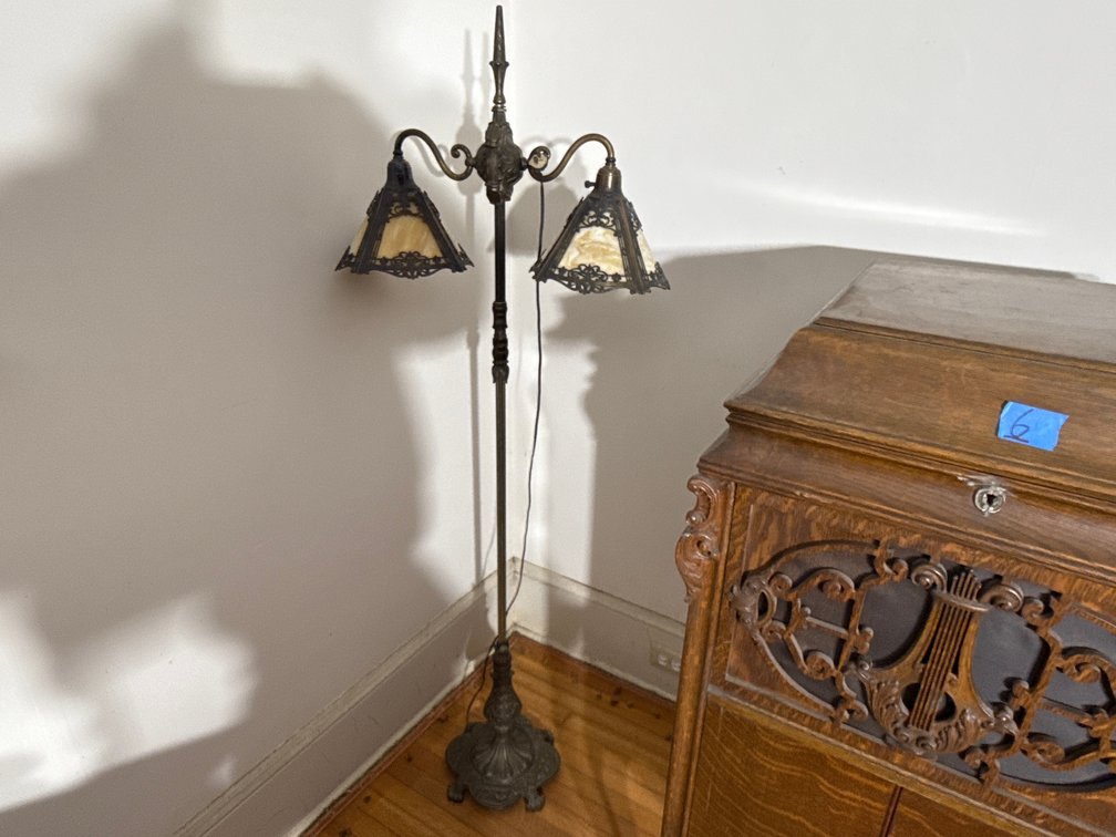 STAINED GLASS LAMP