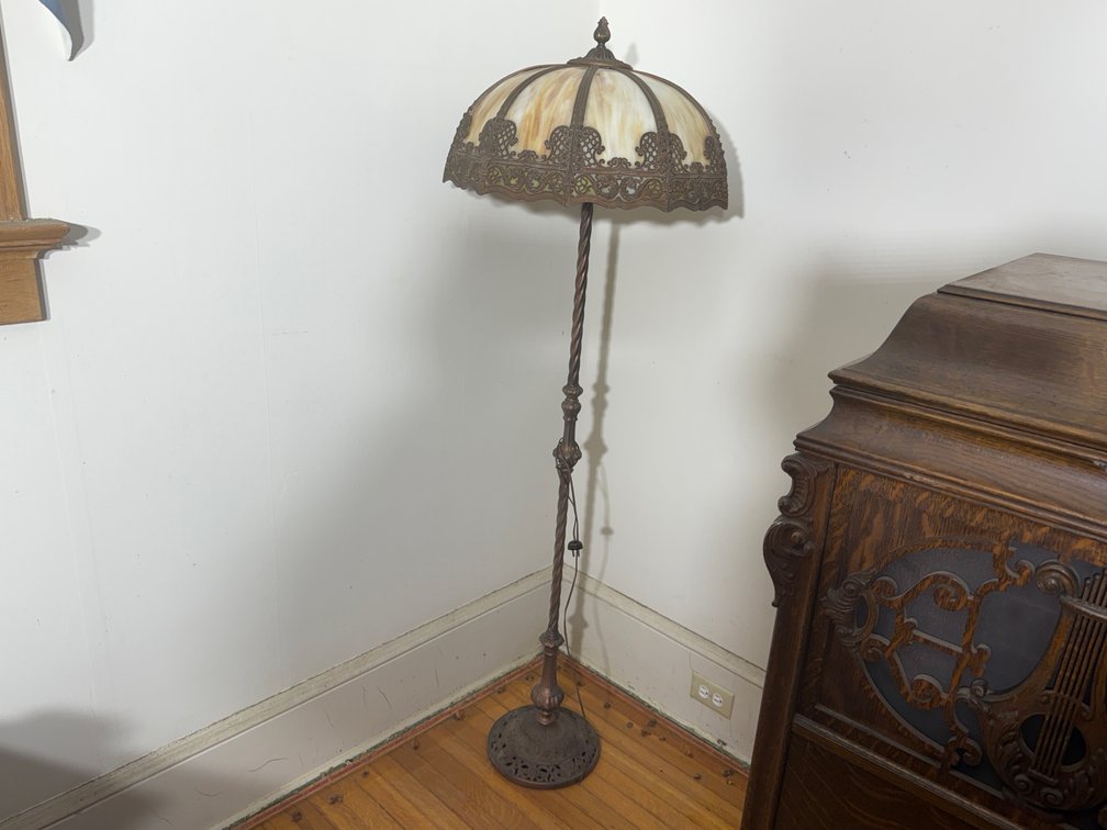 STAINED GLASS LAMP