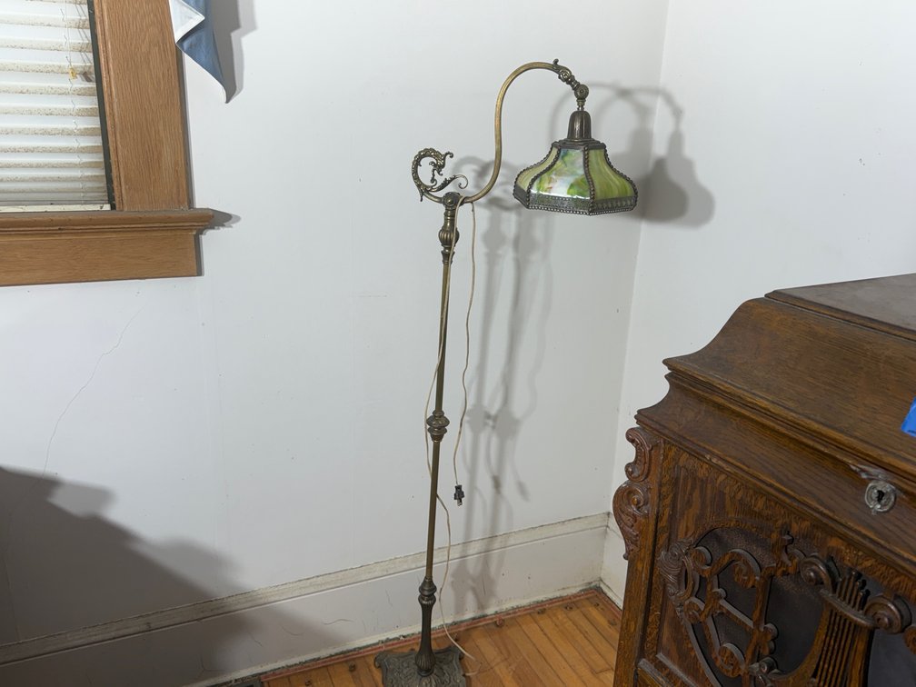 STAINED GLASS LAMP