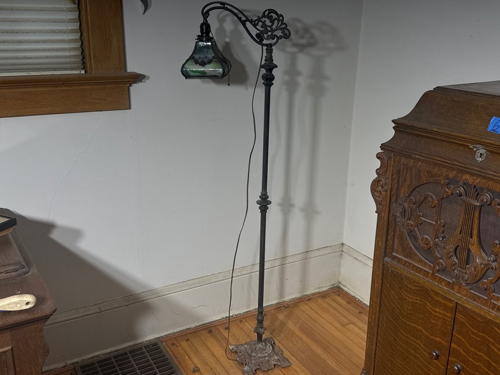 STAINED GLASS LAMP