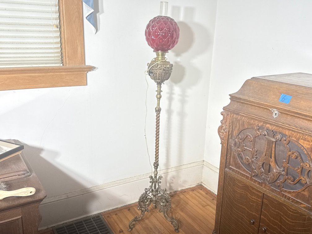 STAINED GLASS LAMP