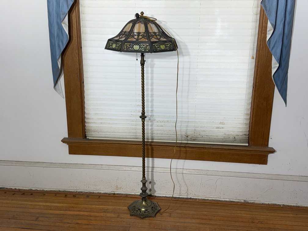STAINED GLASS LAMP