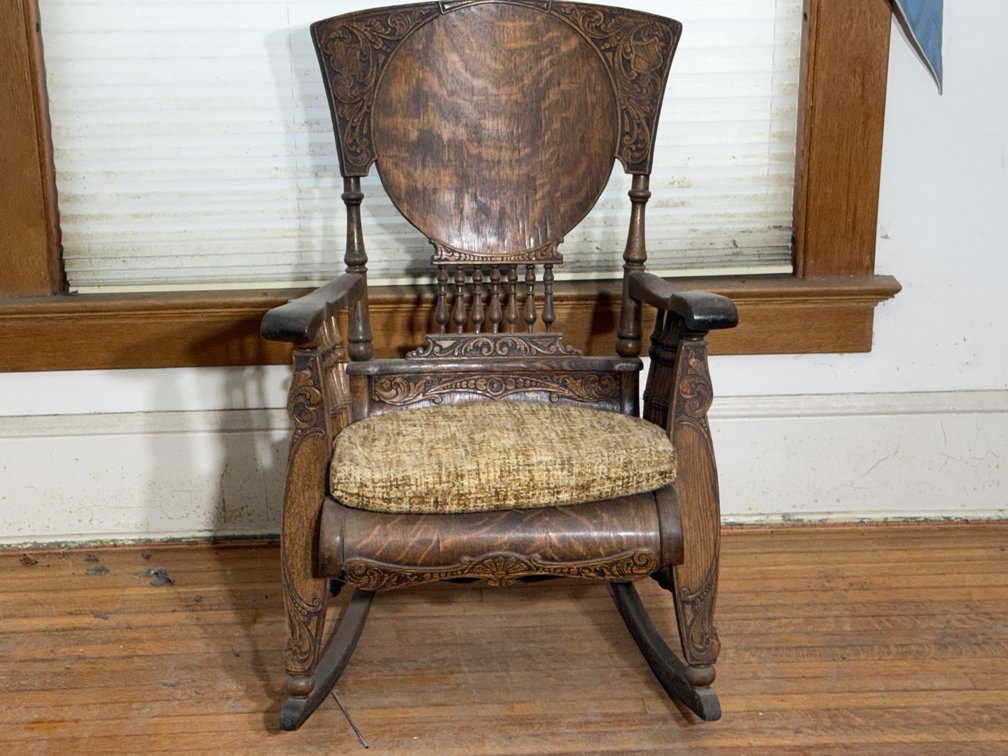 ROCKING CHAIR 