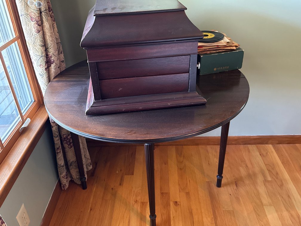 RECORD PLAYER & TABLE 