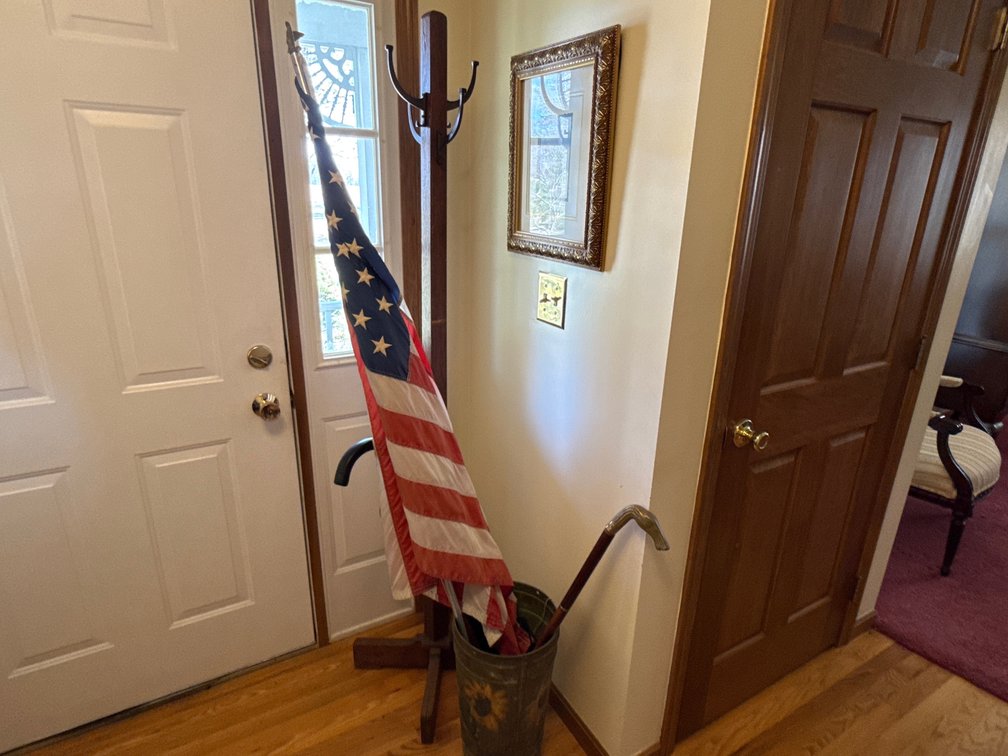 UMBRELLA HOLDER 
