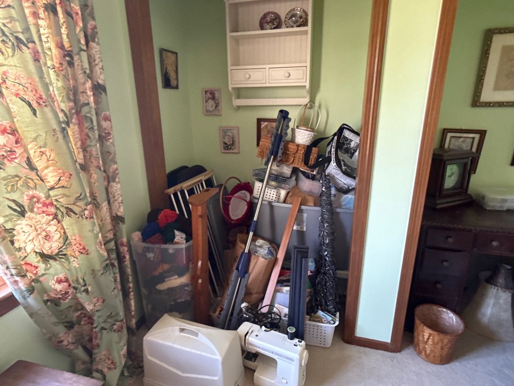 CLOSET CONTENTS 