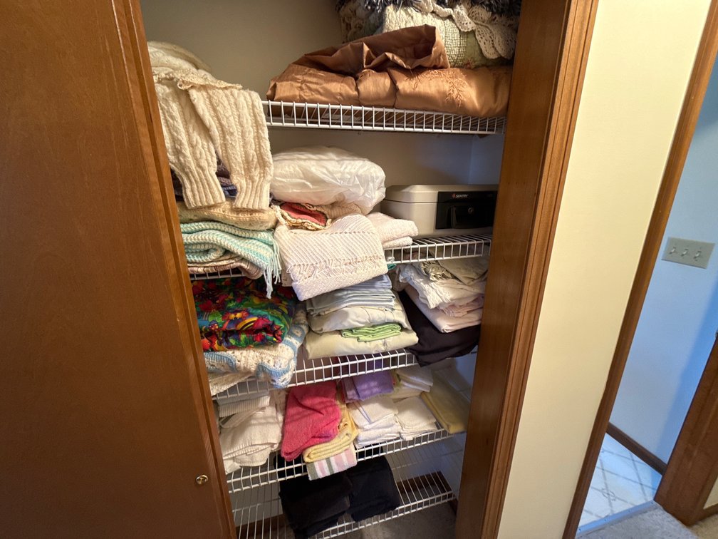 TOWELS, QUILTS, BLANKETS