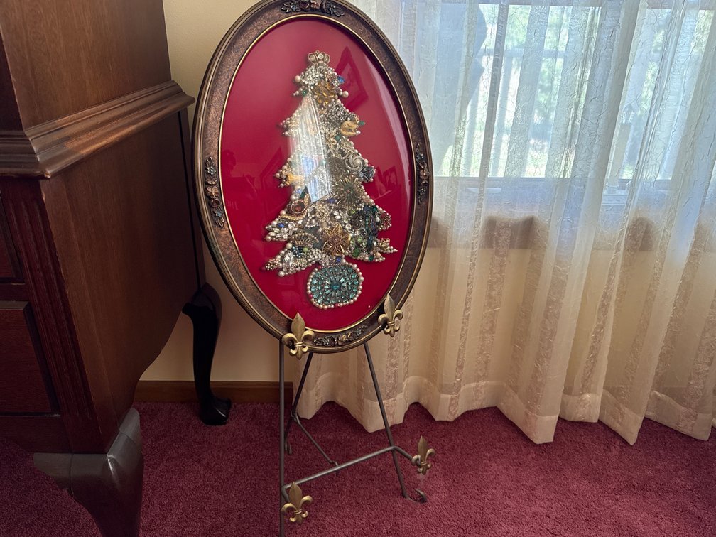 COSTUME JEWELRY CHRISTMAS TREE